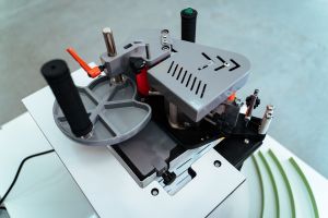 Станки для облицовки деталей (фото)